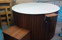 Столик  с подстаканником